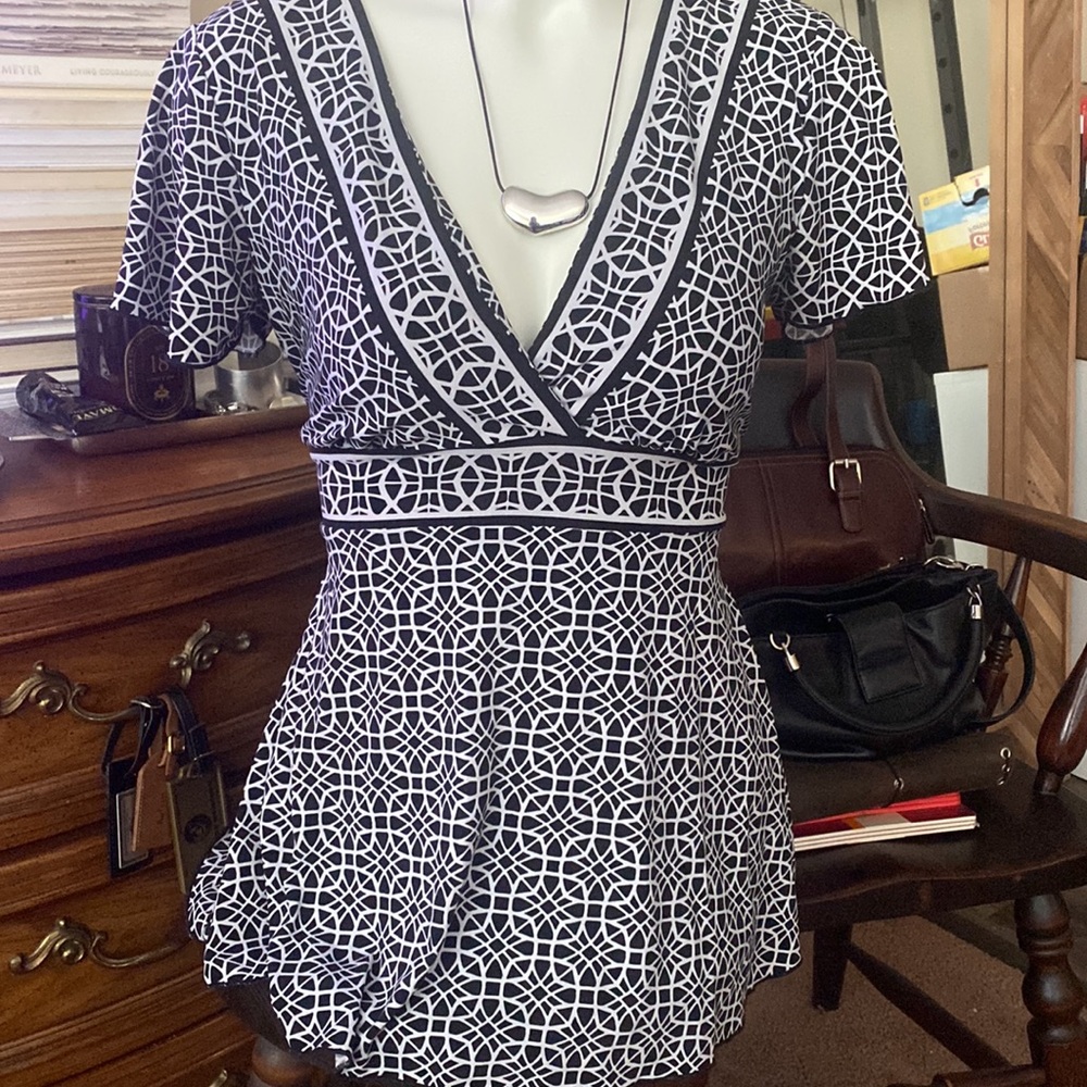 Vintage Geometric Black and White Top Size L